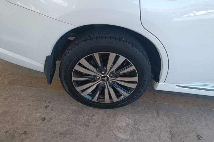 Used Mitsubishi Outlander 2020 2.0L Two-Wheel Drive Comfort Edition 5 Seats Right Rear Wheel Hub