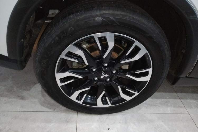 Used Mitsubishi Outlander 2020 2.4L 4x4 Zhi Xiang Edition 5 Seats Right Rear Wheel Hub