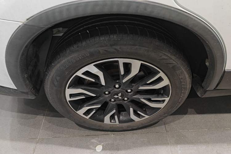 Used Mitsubishi Outlander 2020 2.4L 4x4 Zhi Xiang Edition 5 Seats Right Rear Wheel Hub