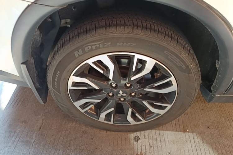 Used Mitsubishi Outlander 2020 2.0L Two-Wheel Drive Enjoyment Version 5 Seats Right Rear Wheel Hub