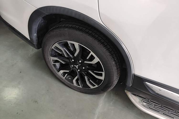 Used Mitsubishi Outlander 2020 2.0L Two-Wheel Drive Comfort Edition 7-Seater Right Rear Wheel Hub