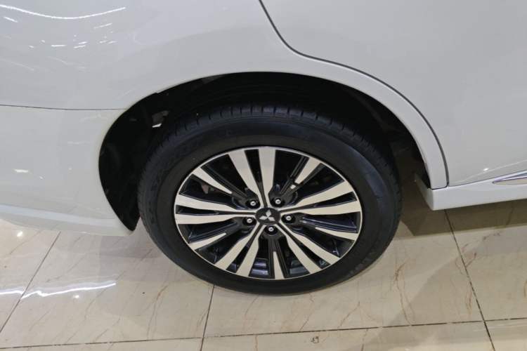 Used Mitsubishi Outlander 2020 2.0L Two-Wheel Drive Enjoyment Version 5 Seats Right Rear Wheel Hub