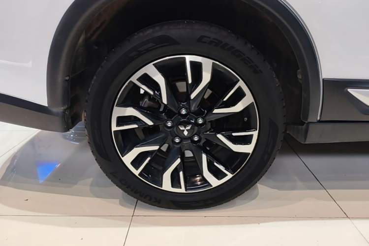 Used Mitsubishi Outlander 2020 2.0L Two-Wheel Drive Comfort Edition 7-Seater Right Rear Wheel Hub
