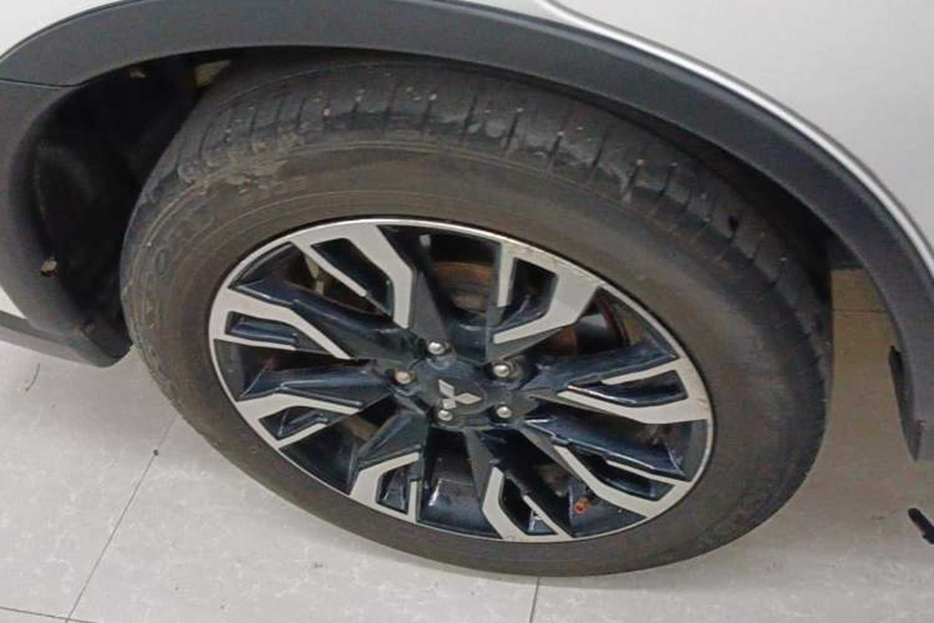 Used Mitsubishi Outlander 2020 2.4L 4x4 Zhi Xiang Edition 7-Seater Right Rear Wheel Hub