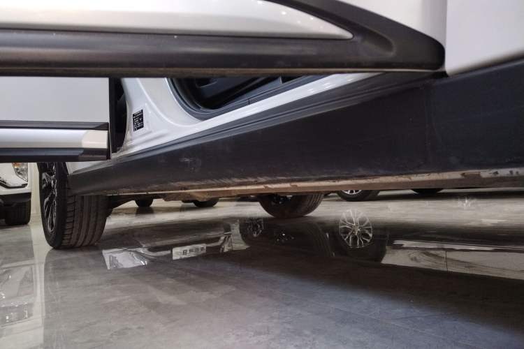 Used Mitsubishi Outlander 2020 2.4L 4x4 Zhi Xiang Edition 5 Seats Right Side Sill