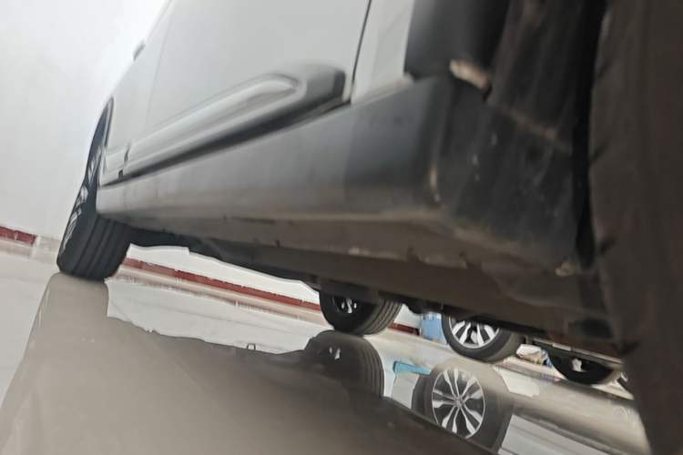 Used Mitsubishi Outlander 2020 2.0L Two-Wheel Drive Comfort Edition 7-Seater Right Side Sill