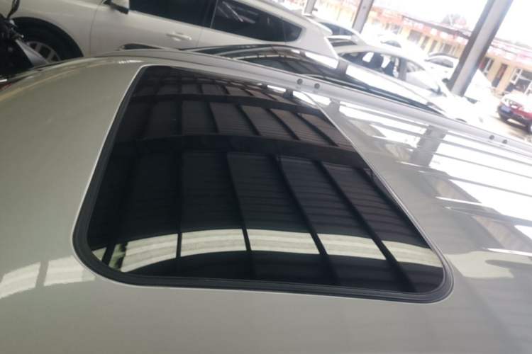 Used Mitsubishi Outlander 2020 2.4L 4x4 Zhi Xiang Edition 5 Seats Roof