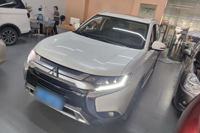 Used Mitsubishi Outlander 2020 2.4L 4x4 Zhi Xiang Edition 7-Seater