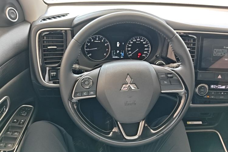 Used Mitsubishi Outlander 2020 2.0L Two-Wheel Drive Enjoyment Version 5 Seats Steering Wheel