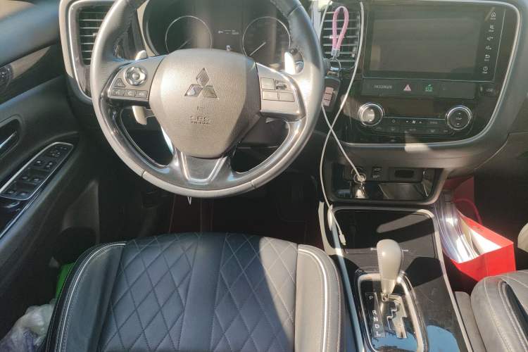 Used Mitsubishi Outlander 2020 2.4L 4x4 Zhi Xiang Edition 7-Seater Steering Wheel