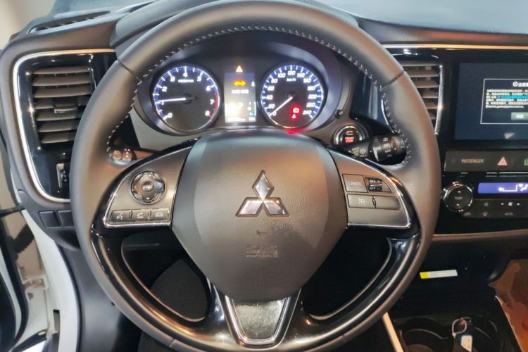 Used Mitsubishi Outlander 2020 2.0L Two-Wheel Drive Enjoyment Version 5 Seats Steering Wheel