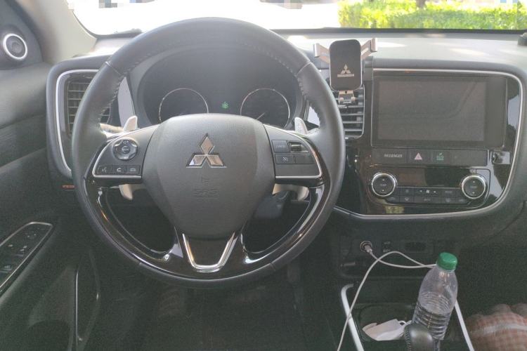 Used Mitsubishi Outlander 2020 2.4L 4x4 Zhi Xiang Edition 5 Seats Steering Wheel