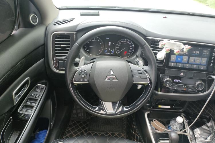 Used Mitsubishi Outlander 2020 2.4L 4x4 Zhi Xiang Edition 5 Seats Steering Wheel