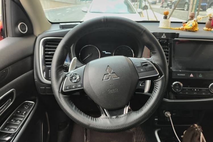 Used Mitsubishi Outlander 2020 2.4L 4x4 Zhi Xiang Edition 5 Seats Steering Wheel