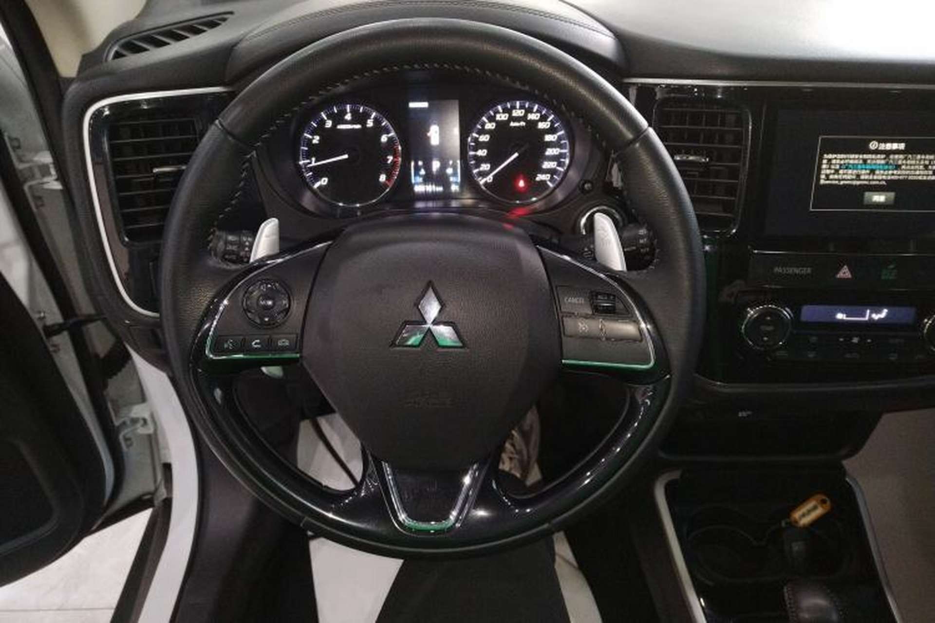 Used Mitsubishi Outlander 2020 2.4L 4x4 Zhi Xiang Edition 5 Seats Steering Wheel