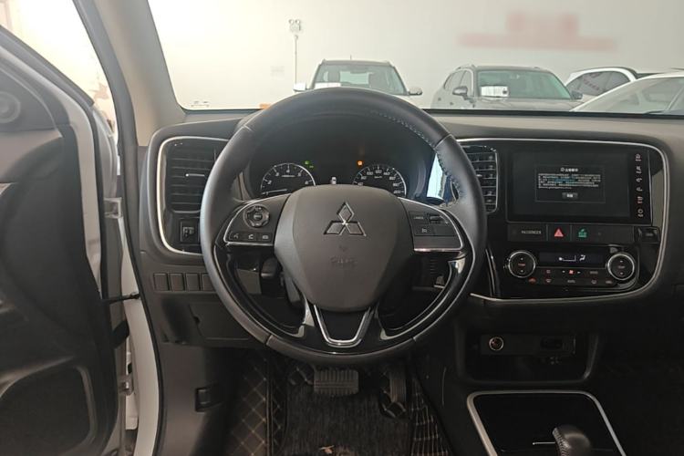 Used Mitsubishi Outlander 2020 2.0L Two-Wheel Drive Comfort Edition 7-Seater Steering Wheel