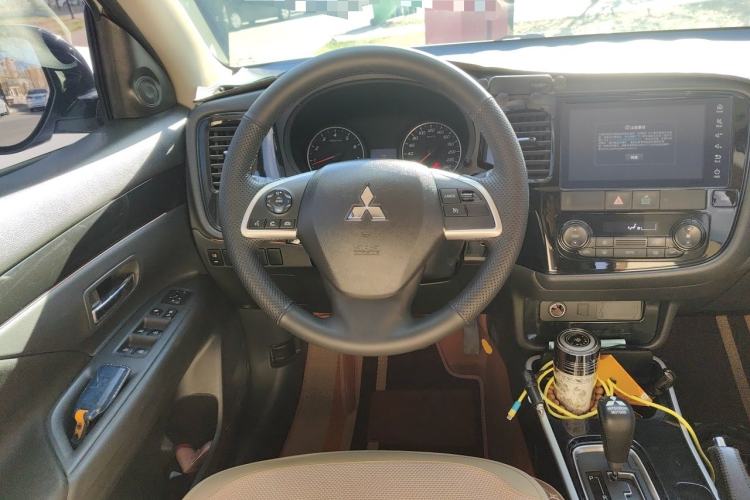 Used Mitsubishi Outlander 2020 2.0L Two-Wheel Drive Comfort Edition 5 Seats Steering Wheel