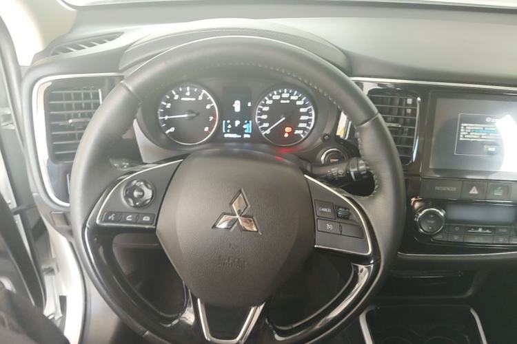 Used Mitsubishi Outlander 2020 2.0L Two-Wheel Drive Enjoyment Version 5 Seats Steering Wheel