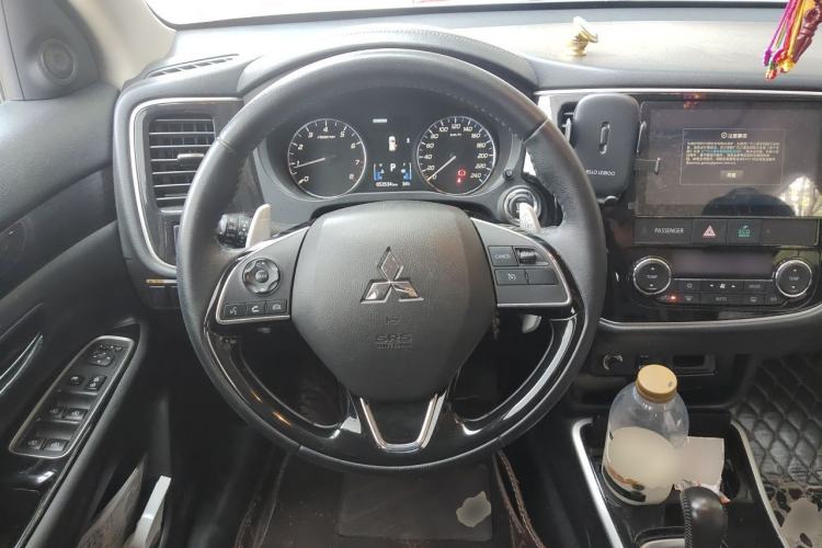 Used Mitsubishi Outlander 2020 2.4L 4x4 Zhi Xiang Edition 5 Seats Steering Wheel