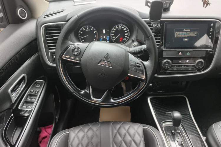 Used Mitsubishi Outlander 2020 2.0L Two-Wheel Drive Comfort Edition 7-Seater Steering Wheel