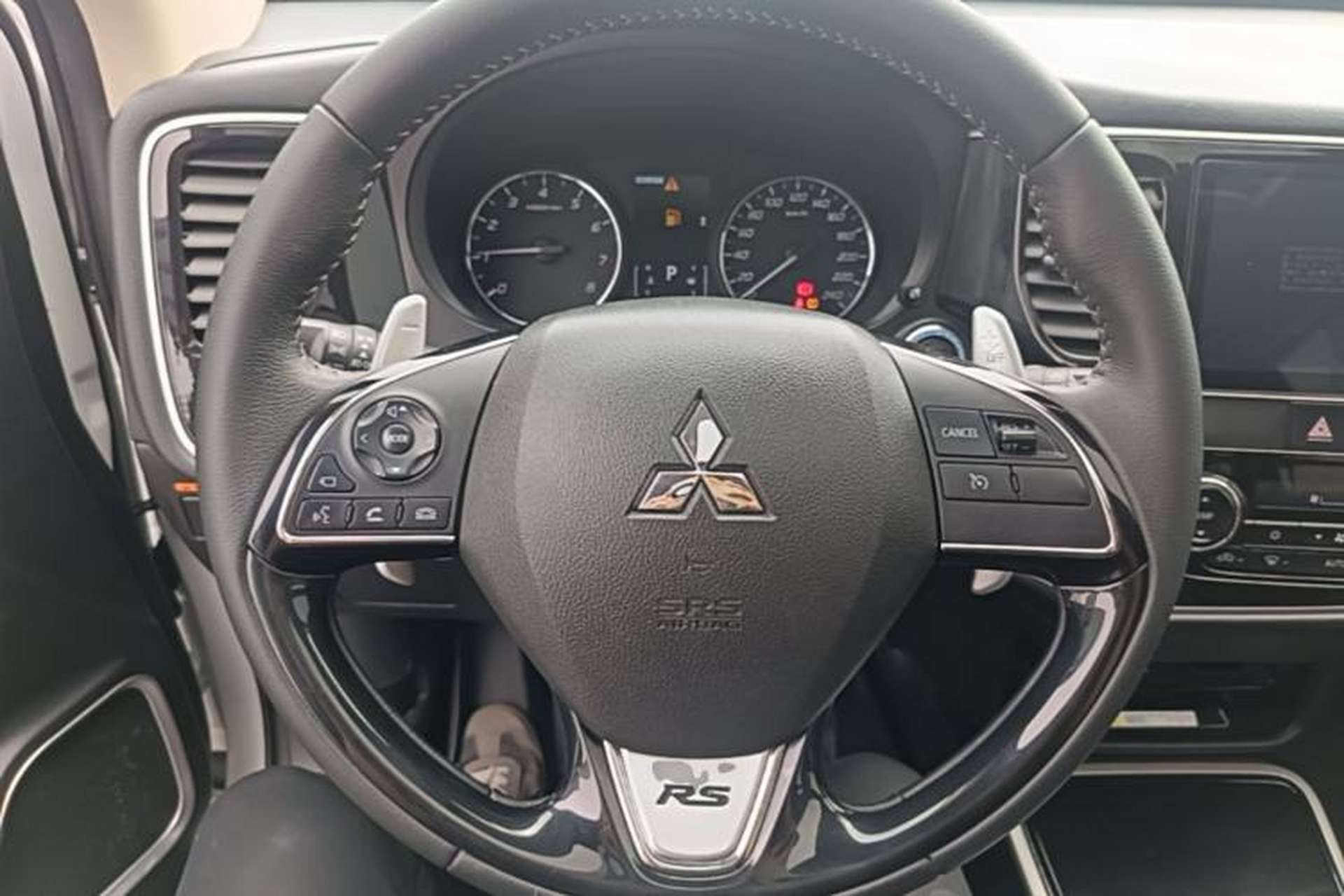 Used Mitsubishi Outlander 2020 2.4L 4x4 Zhi Xiang Edition 7-Seater Steering Wheel