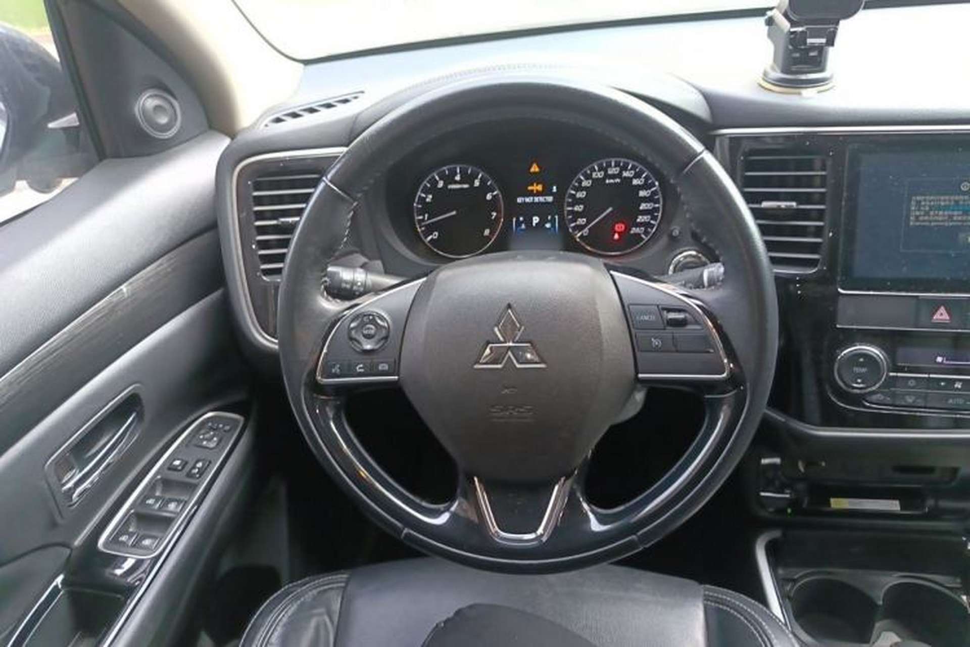Used Mitsubishi Outlander 2020 2.0L Two-Wheel Drive Comfort Edition 7-Seater Steering Wheel