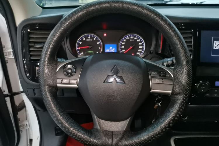 Used Mitsubishi Outlander 2020 2.0L Two-Wheel Drive Comfort Edition 5 Seats Steering Wheel