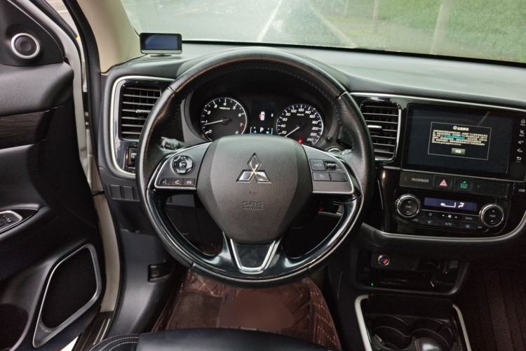 Used Mitsubishi Outlander 2020 2.0L Two-Wheel Drive Enjoyment Version 5 Seats Steering Wheel