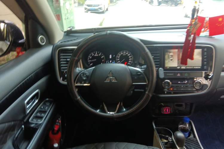 Used Mitsubishi Outlander 2020 2.0L Two-Wheel Drive Comfort Edition 7-Seater Steering Wheel