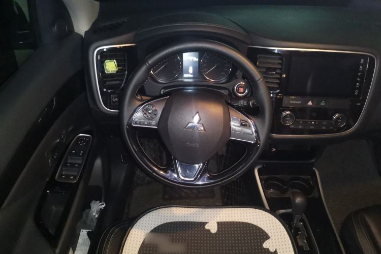 Used Mitsubishi Outlander 2020 2.0L Two-Wheel Drive Comfort Edition 7-Seater Steering Wheel