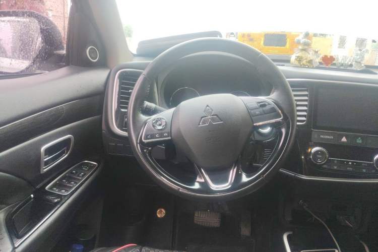 Used Mitsubishi Outlander 2020 2.0L Two-Wheel Drive Enjoyment Version 5 Seats Steering Wheel