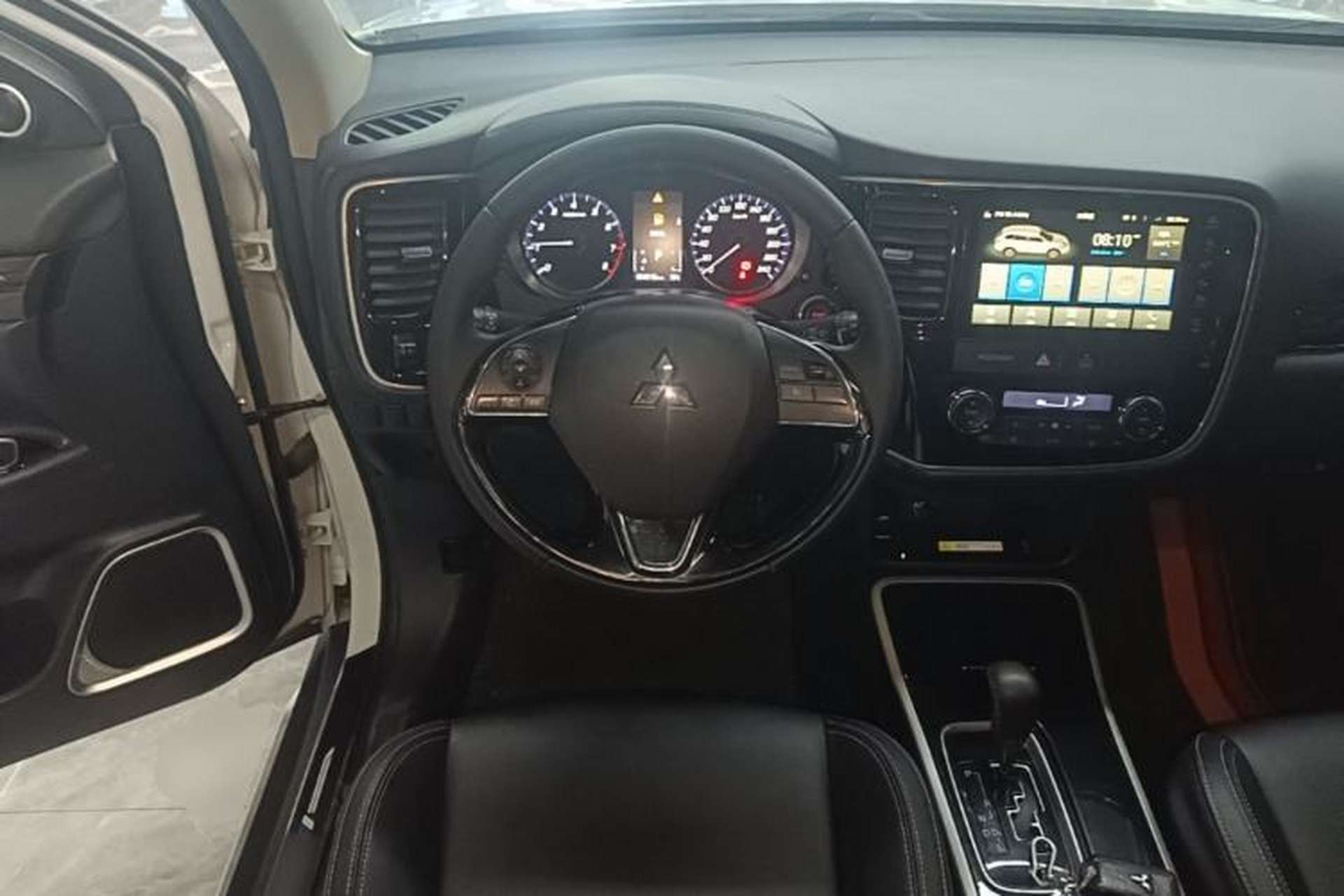 Used Mitsubishi Outlander 2020 2.0L Two-Wheel Drive Comfort Edition 7-Seater Steering Wheel