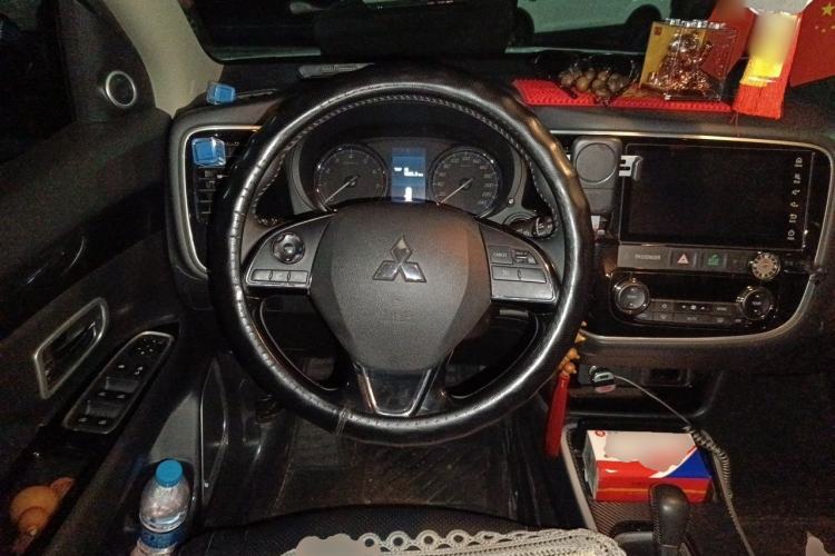 Used Mitsubishi Outlander 2020 2.0L Two-Wheel Drive Comfort Edition 7-Seater Steering Wheel