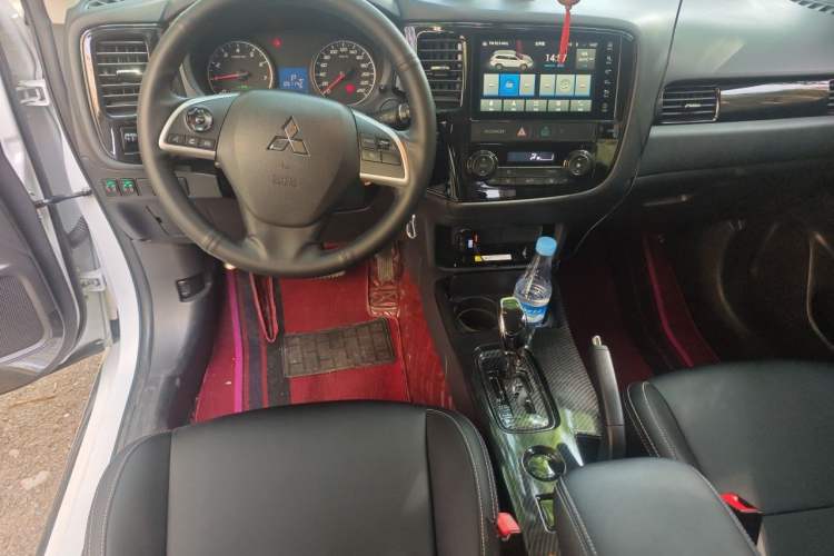 Used Mitsubishi Outlander 2020 2.0L Two-Wheel Drive Comfort Edition 5 Seats Steering Wheel