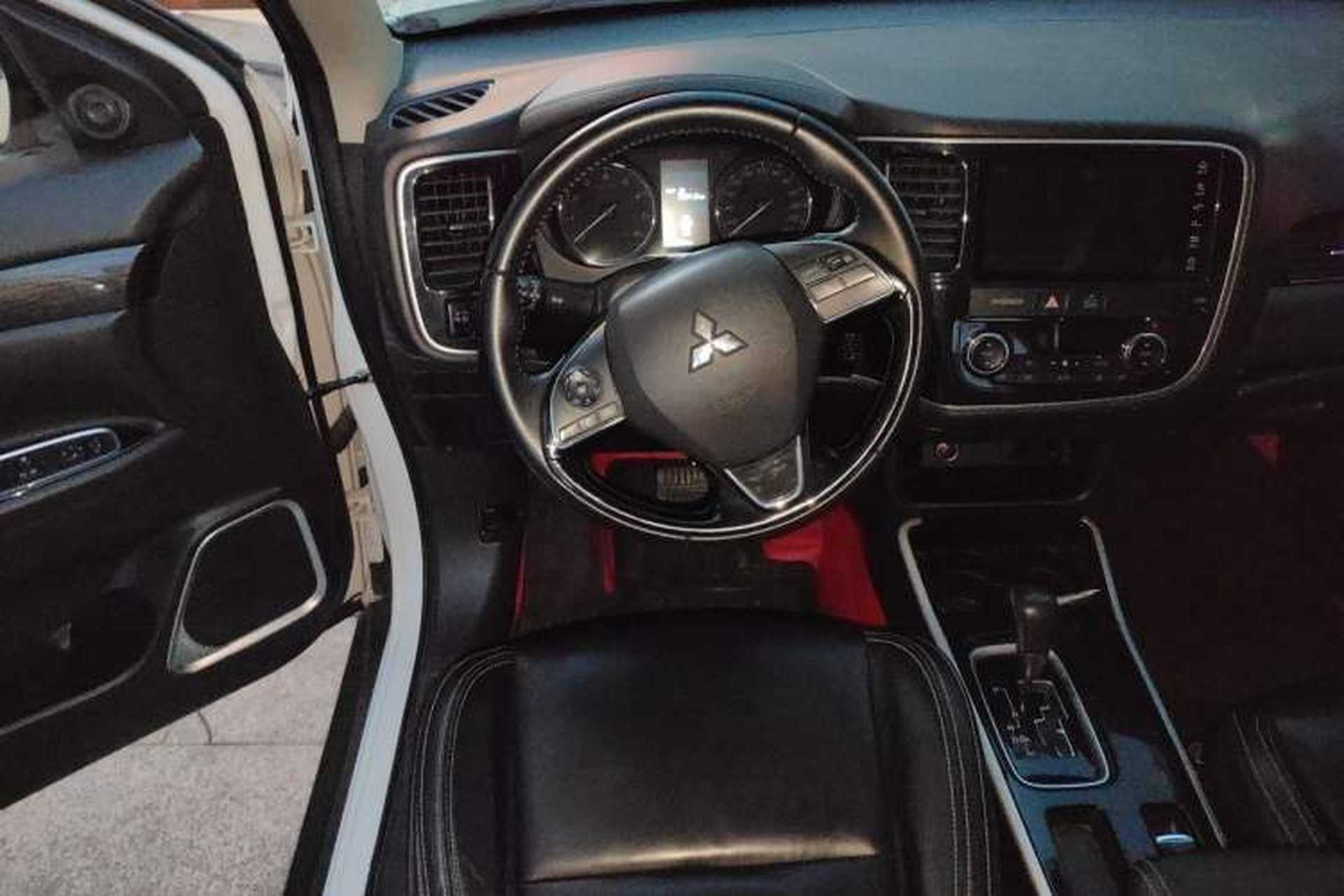 Used Mitsubishi Outlander 2020 2.0L Two-Wheel Drive Enjoyment Version 5 Seats Steering Wheel
