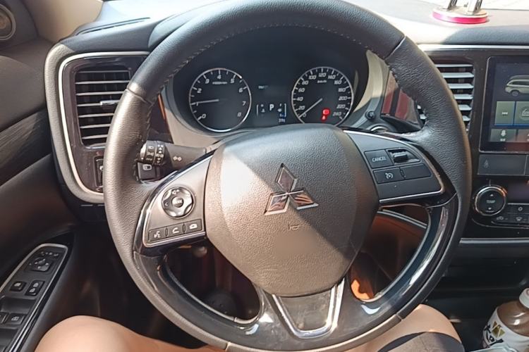 Used Mitsubishi Outlander 2020 2.0L Two-Wheel Drive Enjoyment Version 5 Seats Steering Wheel