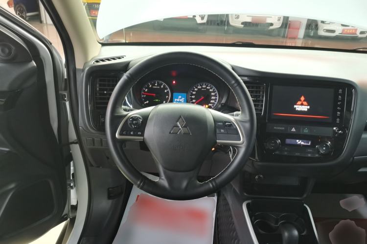 Used Mitsubishi Outlander 2020 2.0L Two-Wheel Drive Comfort Edition 5 Seats Steering Wheel