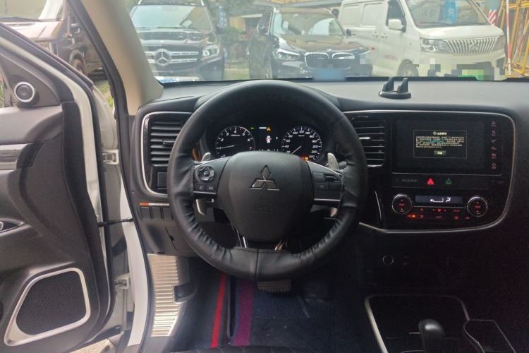 Used Mitsubishi Outlander 2020 2.4L 4x4 Zhi Xiang Edition 7-Seater Steering Wheel