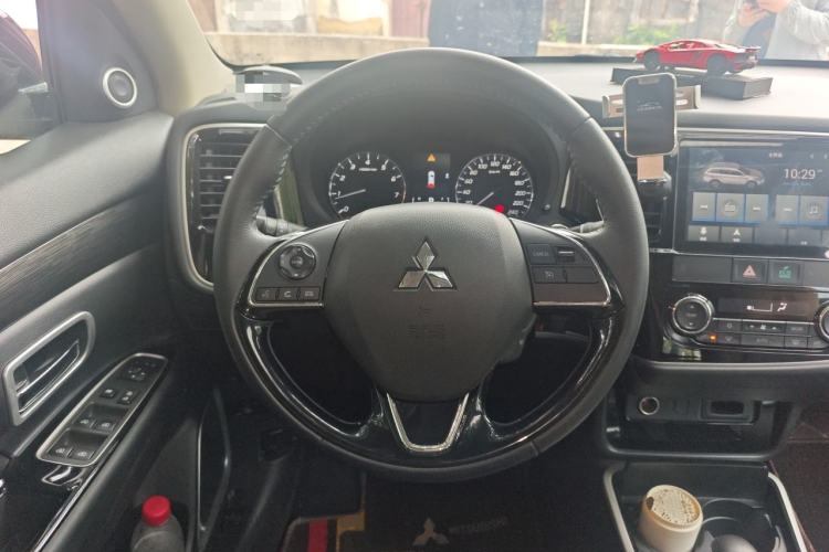 Used Mitsubishi Outlander 2020 2.0L Two-Wheel Drive Enjoyment Version 5 Seats Steering Wheel
