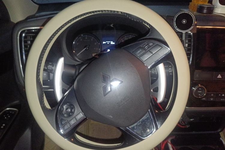 Used Mitsubishi Outlander 2020 2.4L 4x4 Zhi Xiang Edition 7-Seater Steering Wheel
