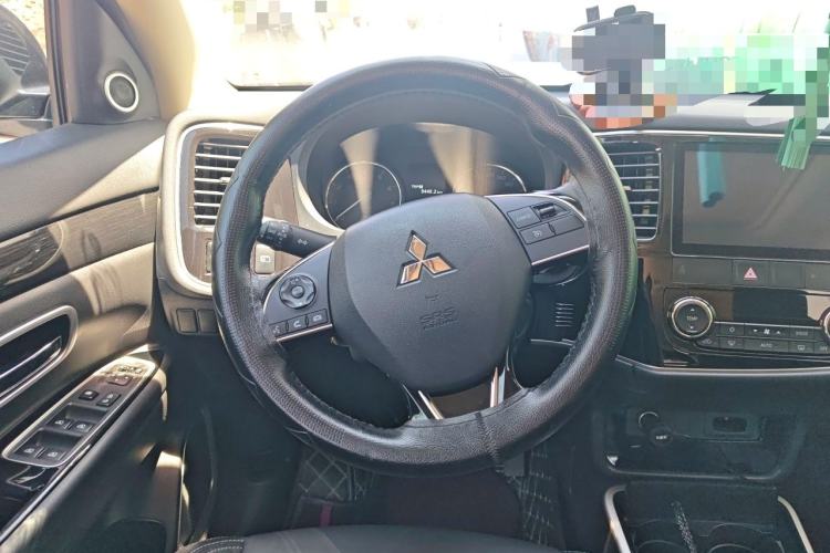 Used Mitsubishi Outlander 2020 2.0L Two-Wheel Drive Comfort Edition 7-Seater Steering Wheel