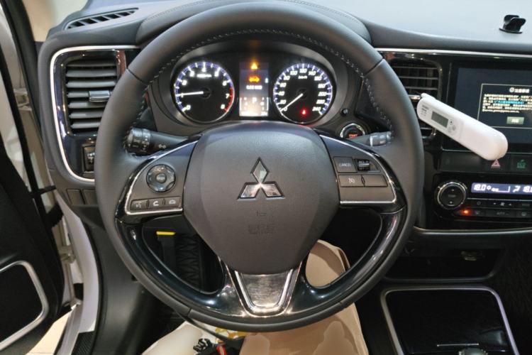 Used Mitsubishi Outlander 2020 2.0L Two-Wheel Drive Enjoyment Version 5 Seats Steering Wheel