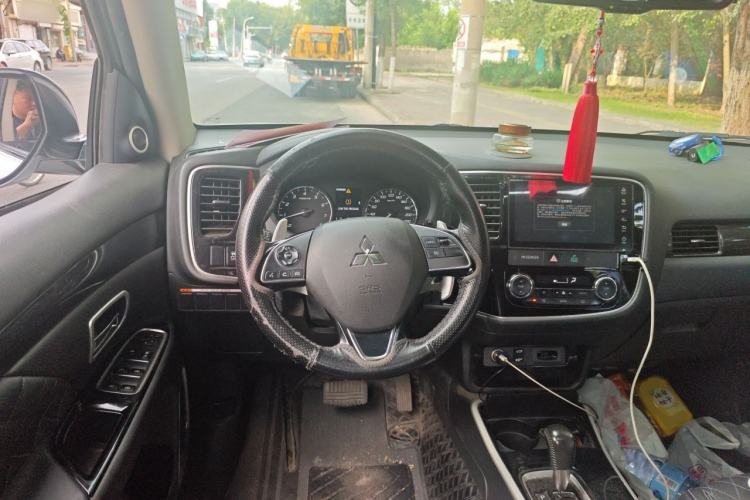 Used Mitsubishi Outlander 2020 2.4L 4x4 Zhi Xiang Edition 5 Seats Steering Wheel