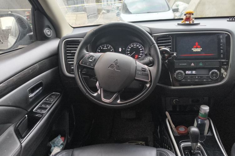 Used Mitsubishi Outlander 2020 2.0L Two-Wheel Drive Enjoyment Version 5 Seats Steering Wheel