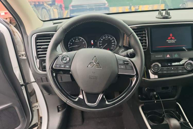 Used Mitsubishi Outlander 2020 2.0L Two-Wheel Drive Enjoyment Version 5 Seats Steering Wheel