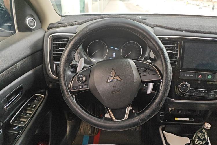 Used Mitsubishi Outlander 2020 2.4L 4x4 Zhi Xiang Edition 5 Seats Steering Wheel