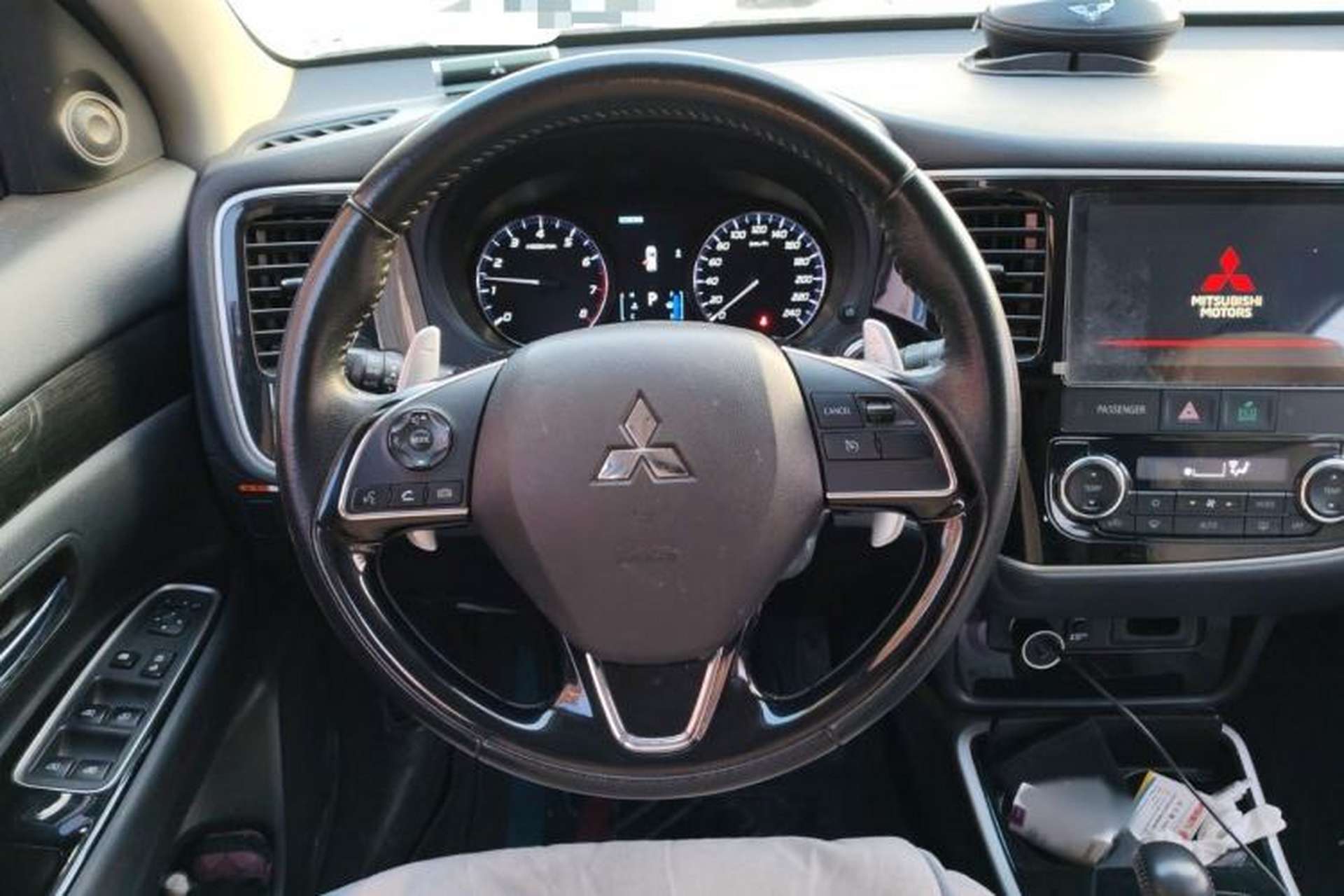 Used Mitsubishi Outlander 2020 2.4L 4x4 Zhi Xiang Edition 5 Seats Steering Wheel