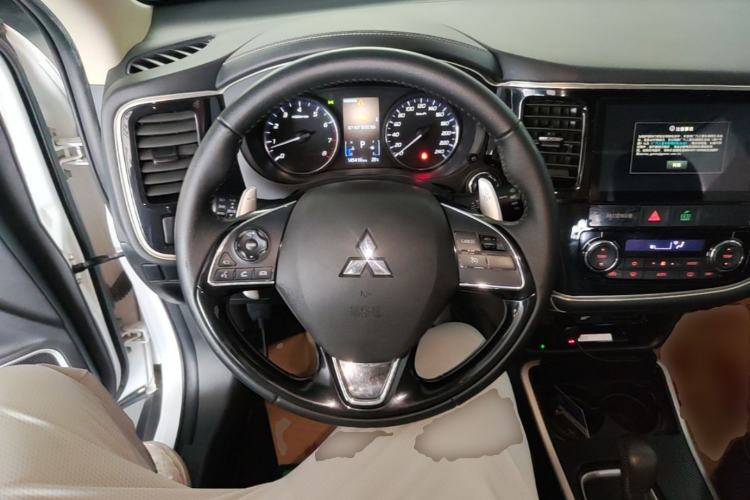 Used Mitsubishi Outlander 2020 2.4L 4x4 Zhi Xiang Edition 7-Seater Steering Wheel