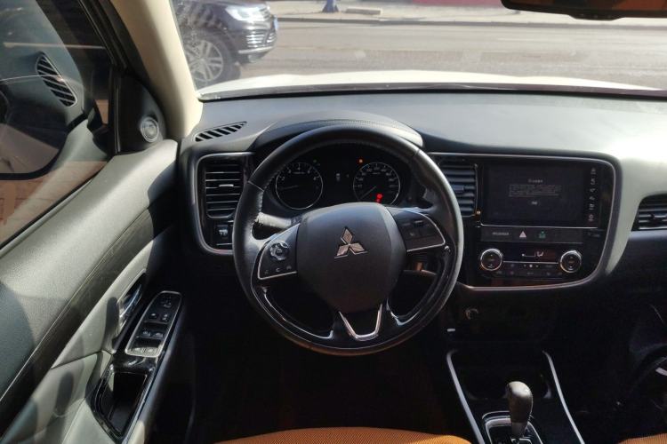 Used Mitsubishi Outlander 2020 2.0L Two-Wheel Drive Enjoyment Version 5 Seats Steering Wheel