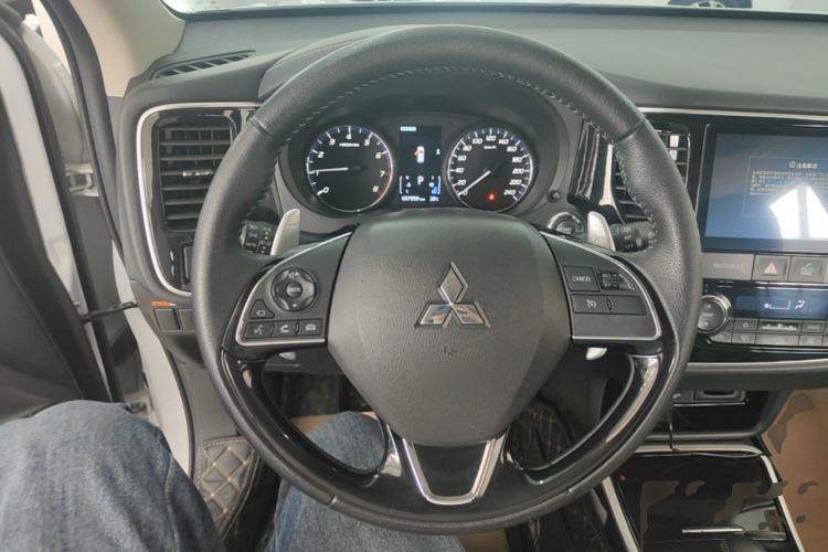 Used Mitsubishi Outlander 2020 2.4L 4x4 Zhi Xiang Edition 7-Seater Steering Wheel